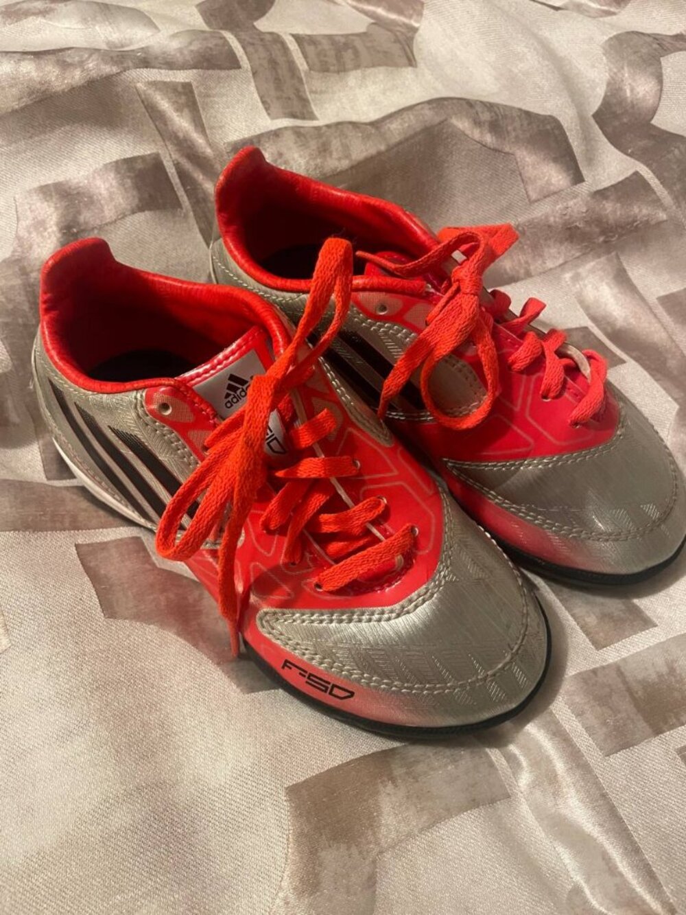 Adidas FSD Boys Futsal Soccer Shoes 10.5K – little boy EUC 10.5  turf indoor